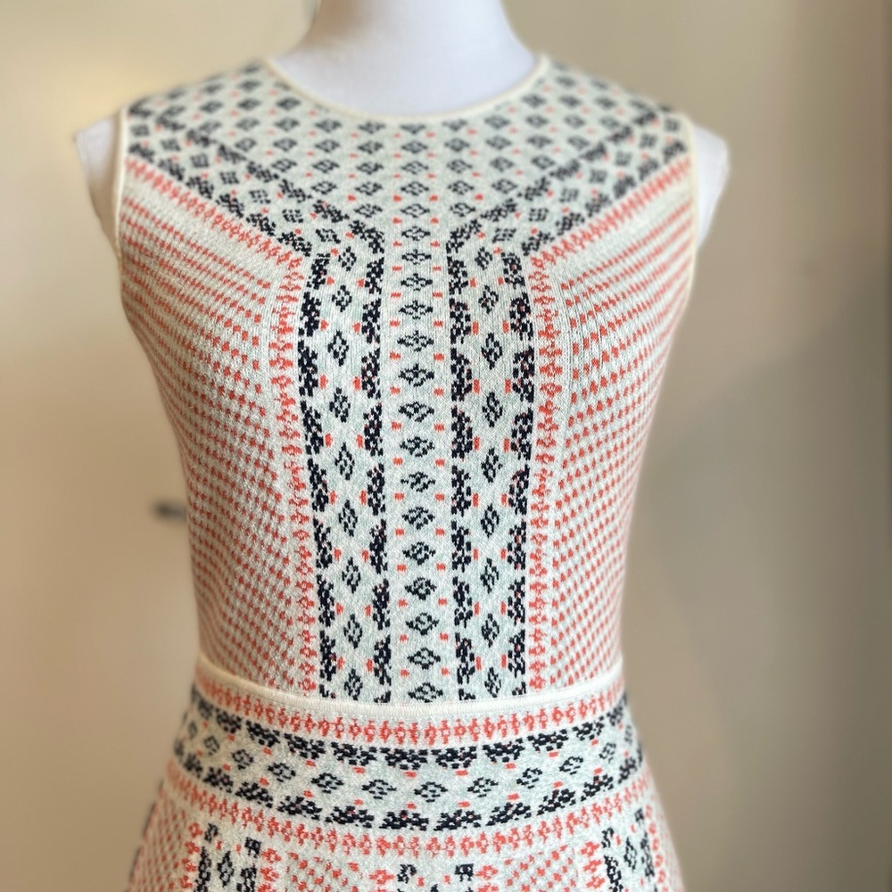 BCBGMAXAZRIA Printed Jacquard MIDI Dress Size XS Sleeveless Bodycon Round Neck - Picture 3 of 8